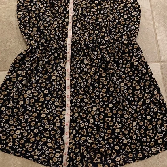 🎉Navy Blue Floral SHEIN Romper - Size Medium (Fits Small) w/ Adjustable Straps - Picture 4 of 6